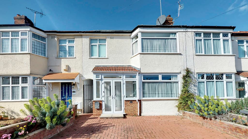 Connaught Avenue, Enfield