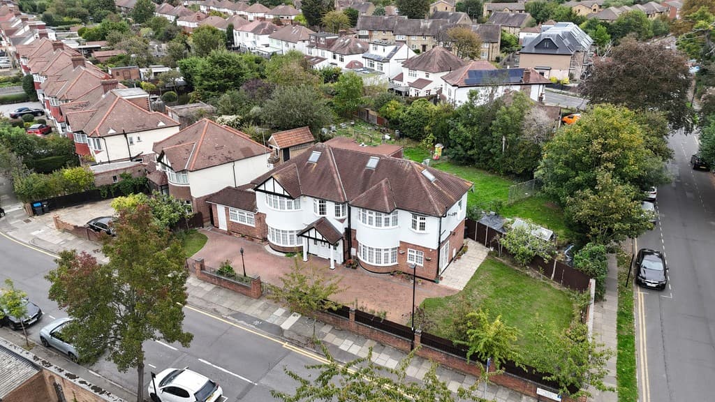 Chalkwell Park Avenue, Enfield
